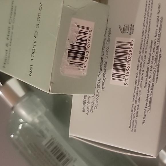 Scottish Fine Soaps Sea Kelp 5pc Bundle: BodyButter+HandWash+ BodyScrub+Pouf+Oil - Picture 2 of 13